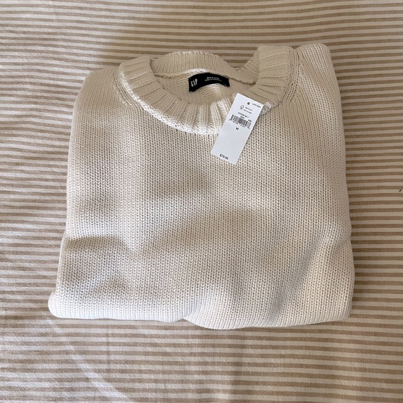 Gap Women’s Oversized Sweater - Picture 2 of 6